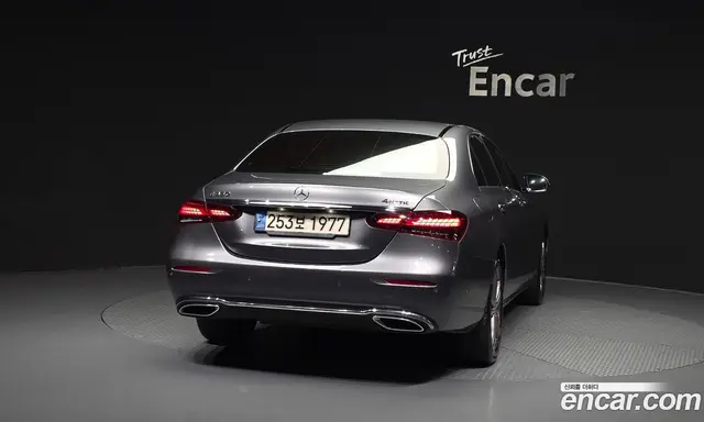 Mercedes-Benz E-Class 2022 2.0 автомат (гидро), миниатюра 4