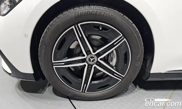 Mercedes-Benz EQE 2024 0.3 автомат (гидро), миниатюра 5