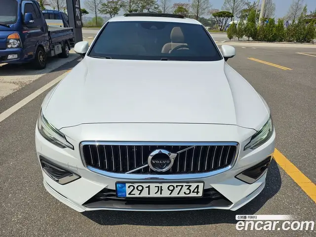 Volvo S60 2020 2.0 автомат (гидро), миниатюра 2 Volvo S60 2020 2.0 автомат (гидро), миниатюра 2