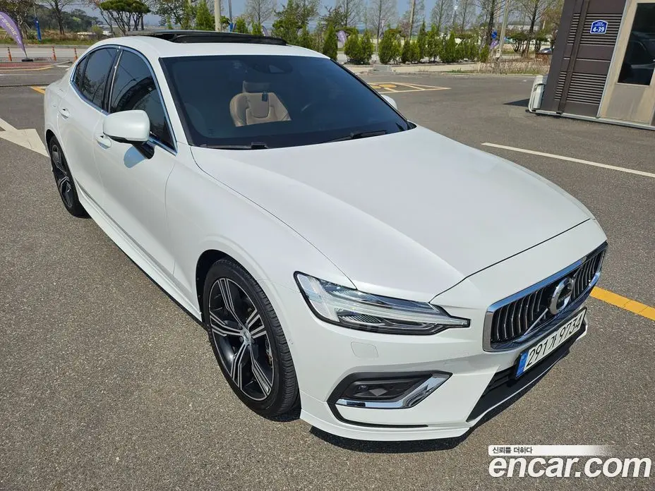 Volvo S60 2020 2.0 автомат (гидро), фото 3 Volvo S60 2020 2.0 автомат (гидро), фото 3