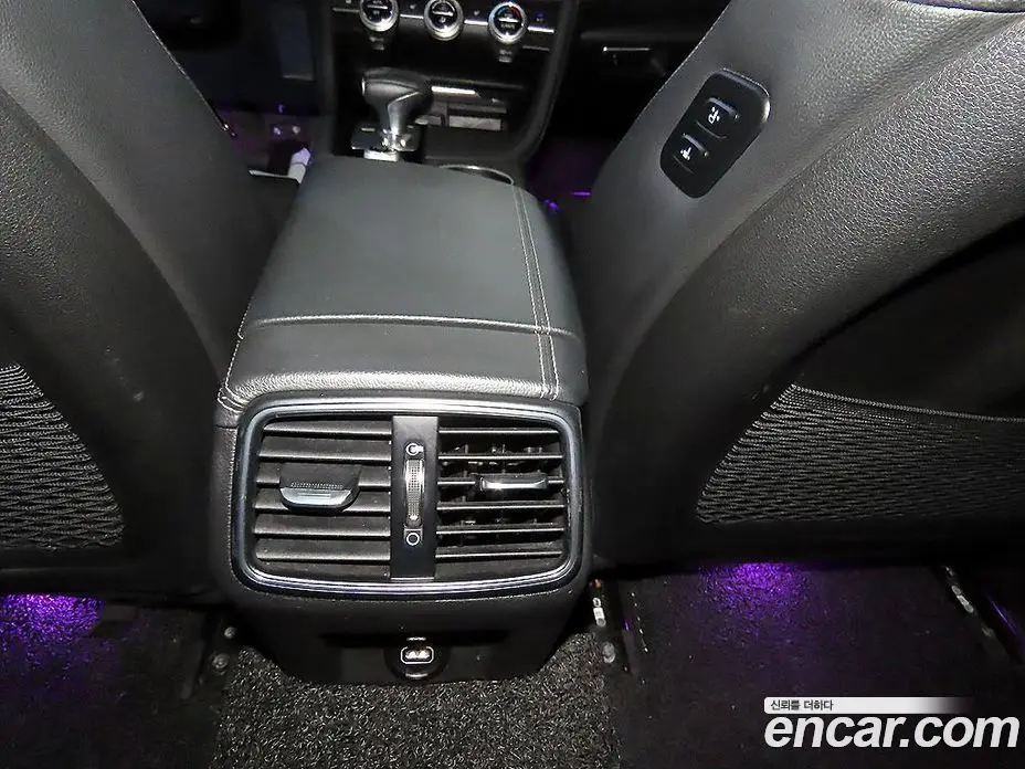 Genesis G70 2018 2.0 автомат (гидро), фото 18 Genesis G70 2018 2.0 автомат (гидро), фото 18