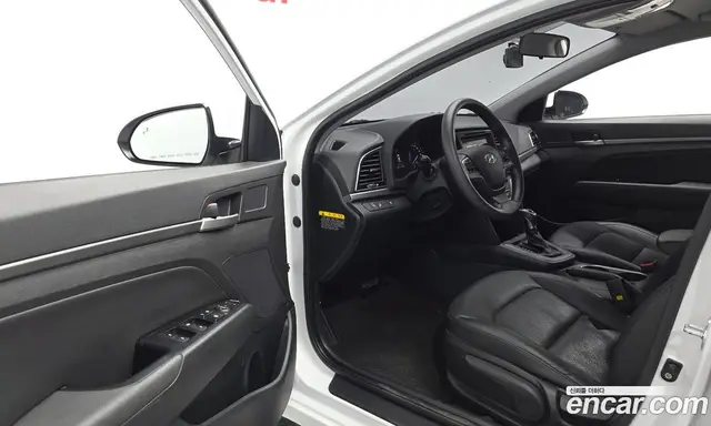 Hyundai Avante 2017 1.6 автомат (гидро), миниатюра 10 Hyundai Avante 2017 1.6 автомат (гидро), миниатюра 10