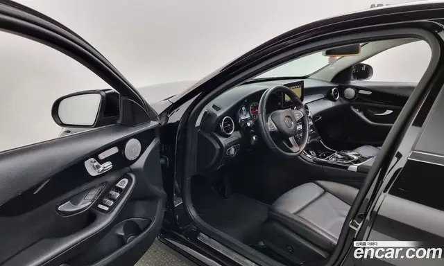 Mercedes-Benz C-Class 2018 2.0 автомат (гидро), миниатюра 12