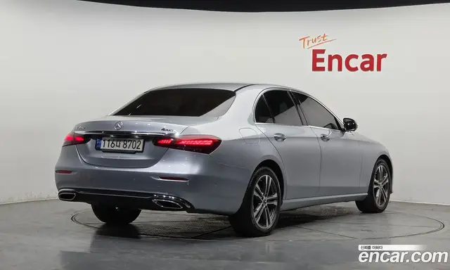 Mercedes-Benz E-Class 2022 2.0 автомат (гидро), миниатюра 2