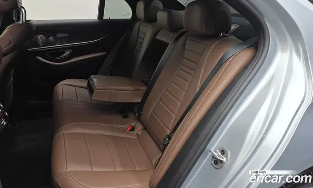 Mercedes-Benz E-Class 2022 2.0 автомат (гидро), миниатюра 12