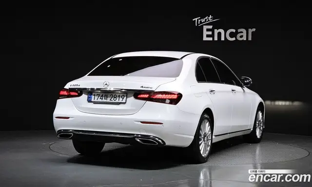 Mercedes-Benz E-Class 2022 1.9 автомат (гидро), миниатюра 2