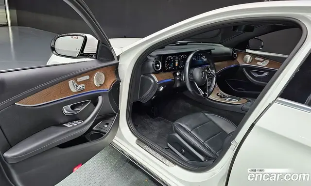 Mercedes-Benz E-Class 2022 1.9 автомат (гидро), миниатюра 11