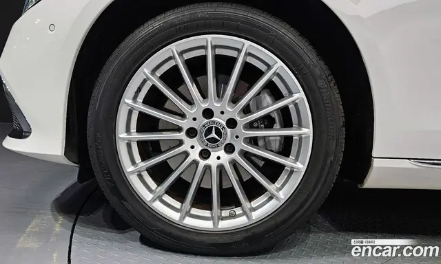 Mercedes-Benz E-Class 2022 1.9 автомат (гидро), миниатюра 5