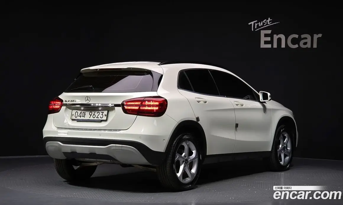 Mercedes-Benz GLA-Class 2017 2.0 автомат (гидро), фото 2 Mercedes-Benz GLA-Class 2017 2.0 автомат (гидро), фото 2