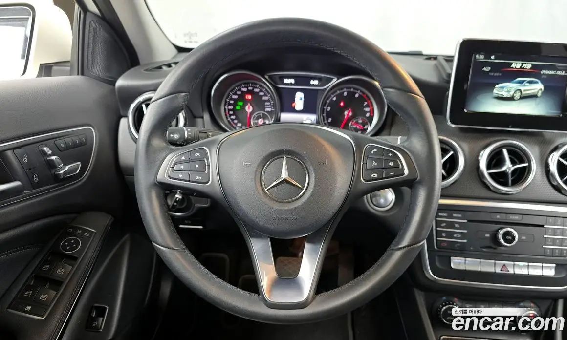 Mercedes-Benz GLA-Class 2017 2.0 автомат (гидро), фото 13 Mercedes-Benz GLA-Class 2017 2.0 автомат (гидро), фото 13
