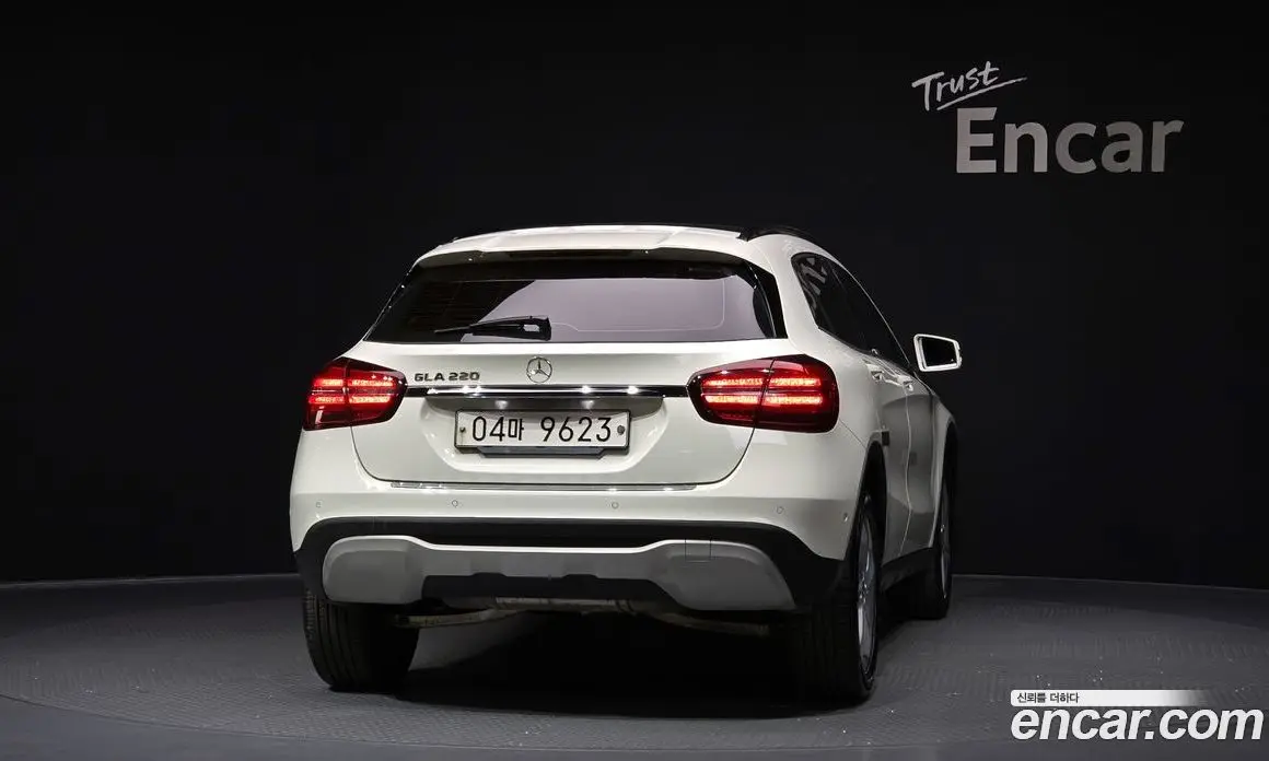Mercedes-Benz GLA-Class 2017 2.0 автомат (гидро), фото 4 Mercedes-Benz GLA-Class 2017 2.0 автомат (гидро), фото 4
