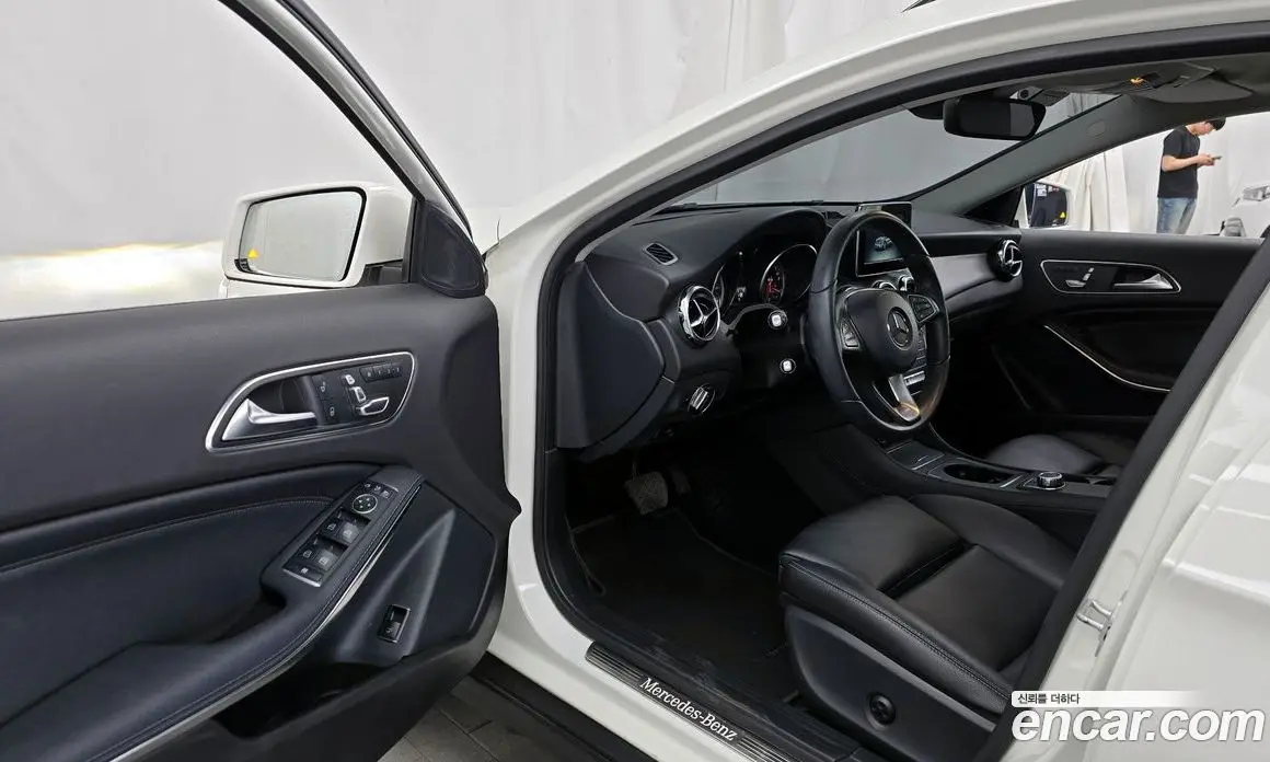 Mercedes-Benz GLA-Class 2017 2.0 автомат (гидро), фото 10 Mercedes-Benz GLA-Class 2017 2.0 автомат (гидро), фото 10