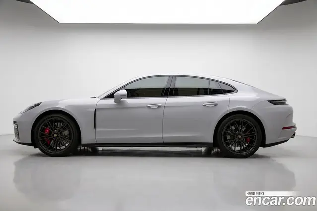 Porsche Panamera, 2025, 4 450 км