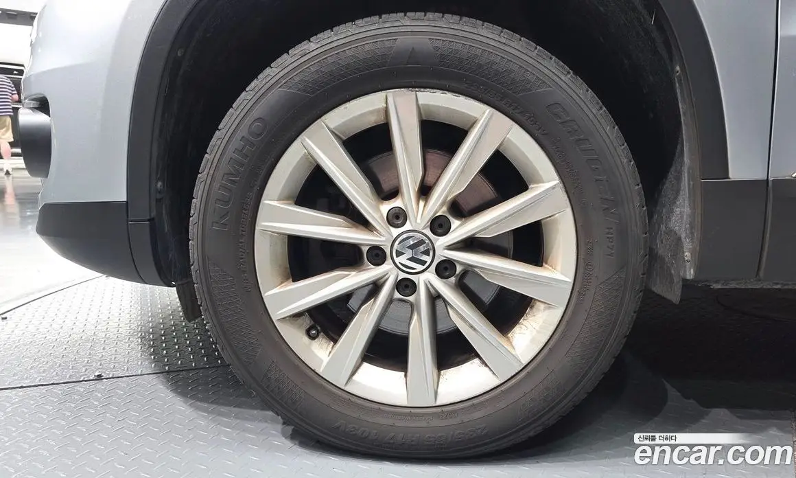 Volkswagen Tiguan 2014 2.0 автомат (гидро), фото 5