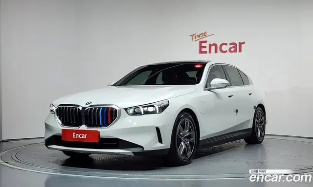 BMW 5 серия, 2025, 6 743 км