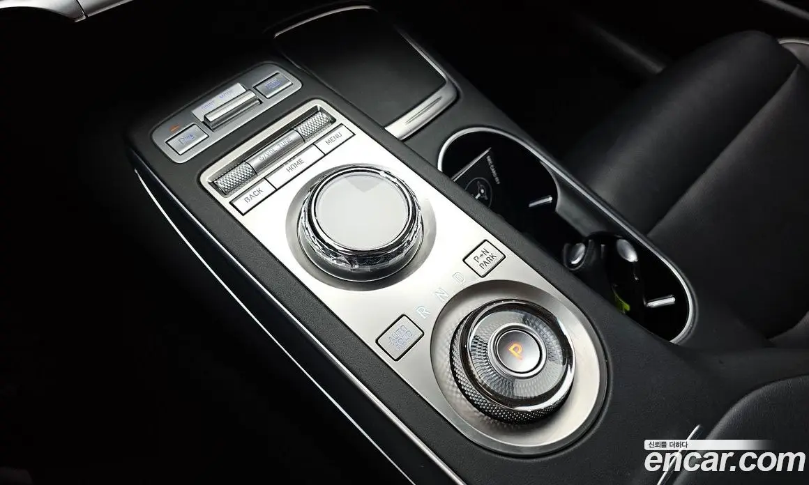 Genesis GV70 2021 2.5 автомат (гидро), фото 12 Genesis GV70 2021 2.5 автомат (гидро), фото 12