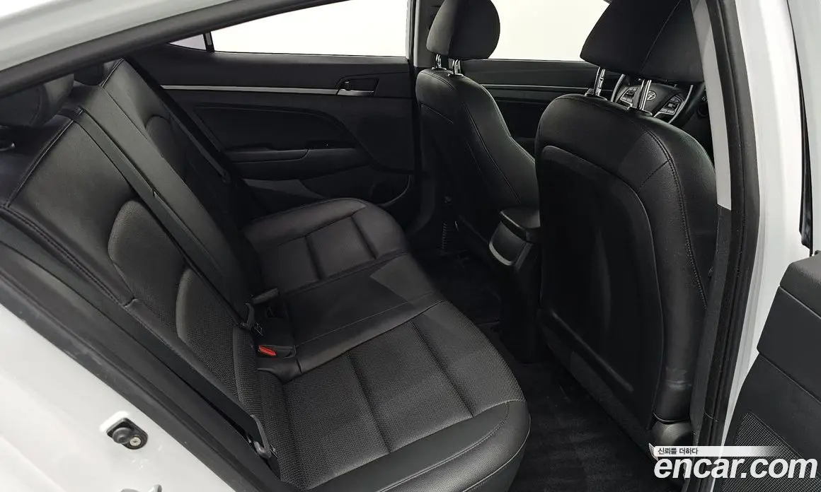 Hyundai Avante 2018 1.6 автомат (гидро), фото 17