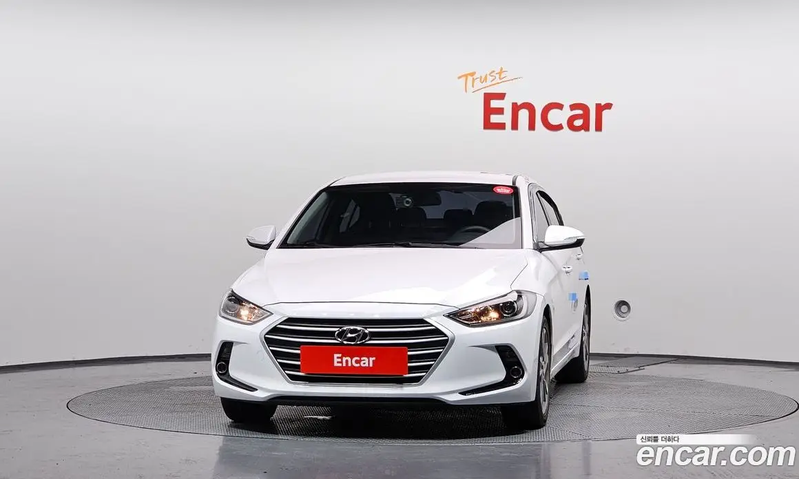 Hyundai Avante 2018 1.6 автомат (гидро), фото 3