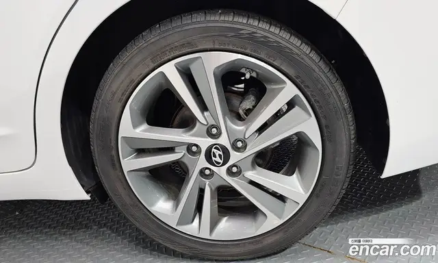 Hyundai Avante 2018 1.6 автомат (гидро), миниатюра 7