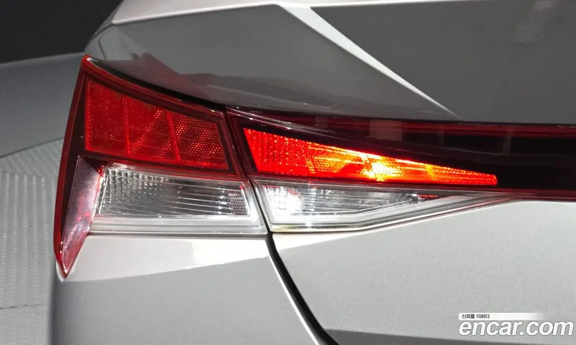 Hyundai Avante 2021 1.6 автомат (гидро), фото 9