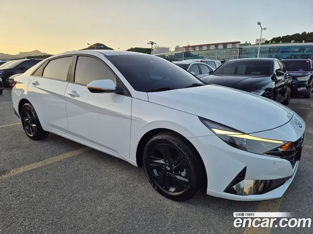Hyundai Avante 2022 1.6 автомат (гидро), миниатюра 3