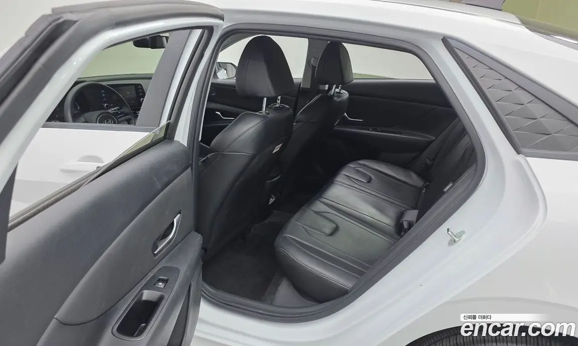 Hyundai Avante 2025 1.6 автомат (гидро), фото 11