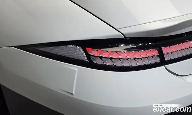 Hyundai Ioniq 6 2023 0.1 автомат (гидро), миниатюра 9