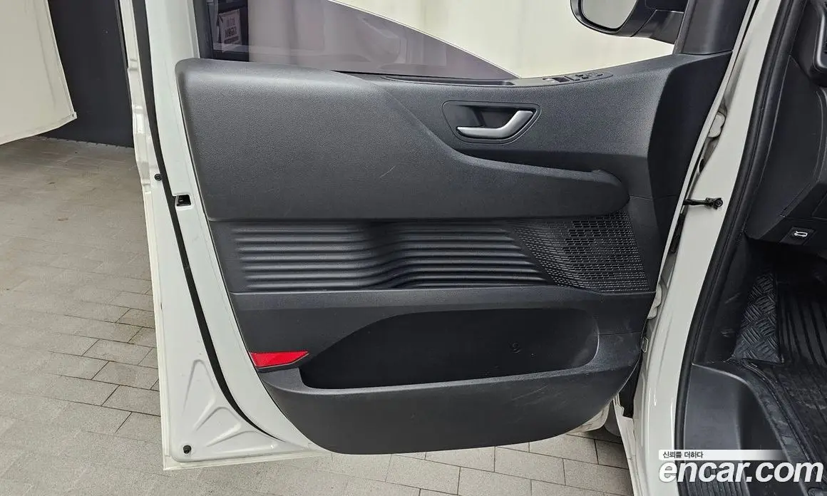 Hyundai Staria 2022 2.2 автомат (гидро), фото 13