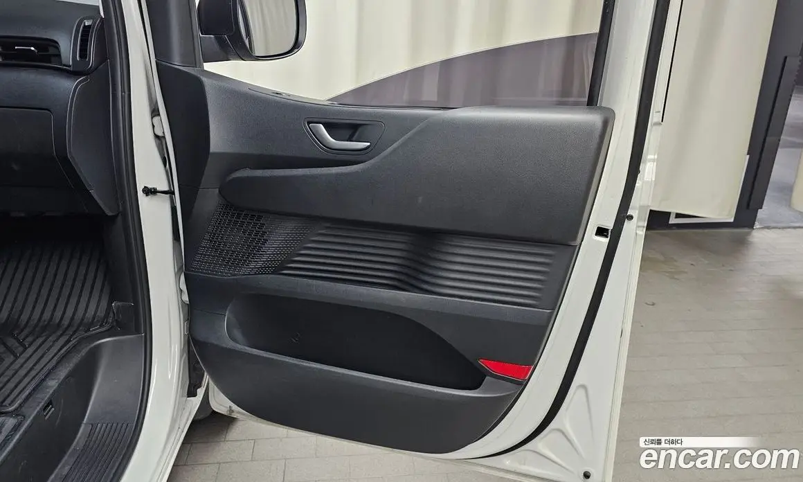 Hyundai Staria 2022 2.2 автомат (гидро), фото 14