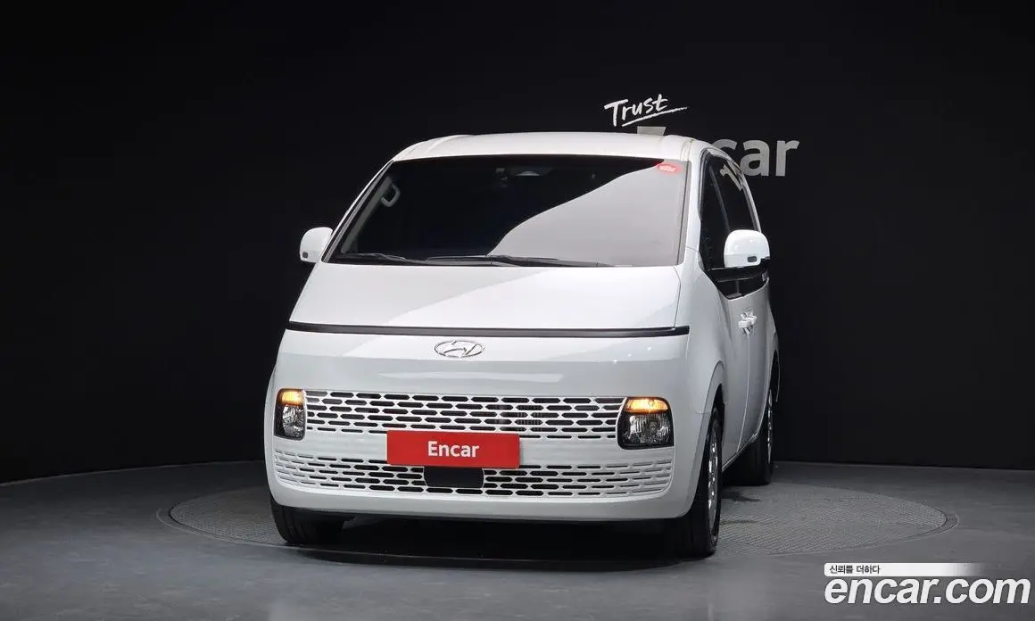 Hyundai Staria 2022 2.2 автомат (гидро), фото 3