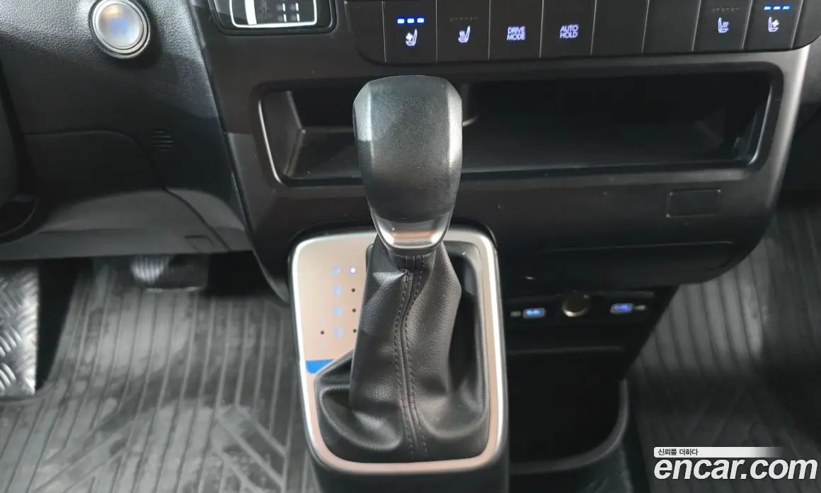 Hyundai Staria 2023 2.2 автомат (гидро), фото 12