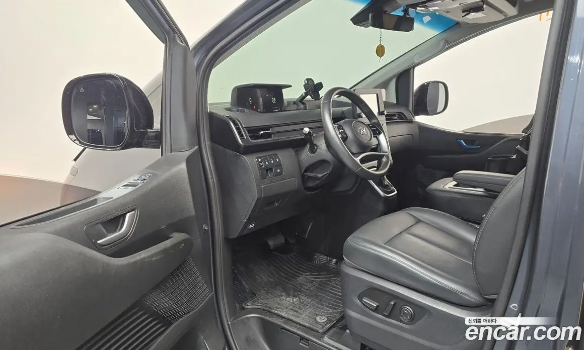 Hyundai Staria 2023 2.2 автомат (гидро), фото 13