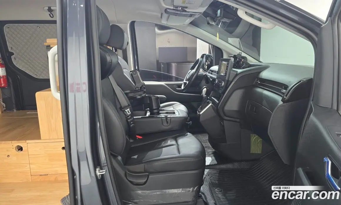 Hyundai Staria 2023 2.2 автомат (гидро), фото 16