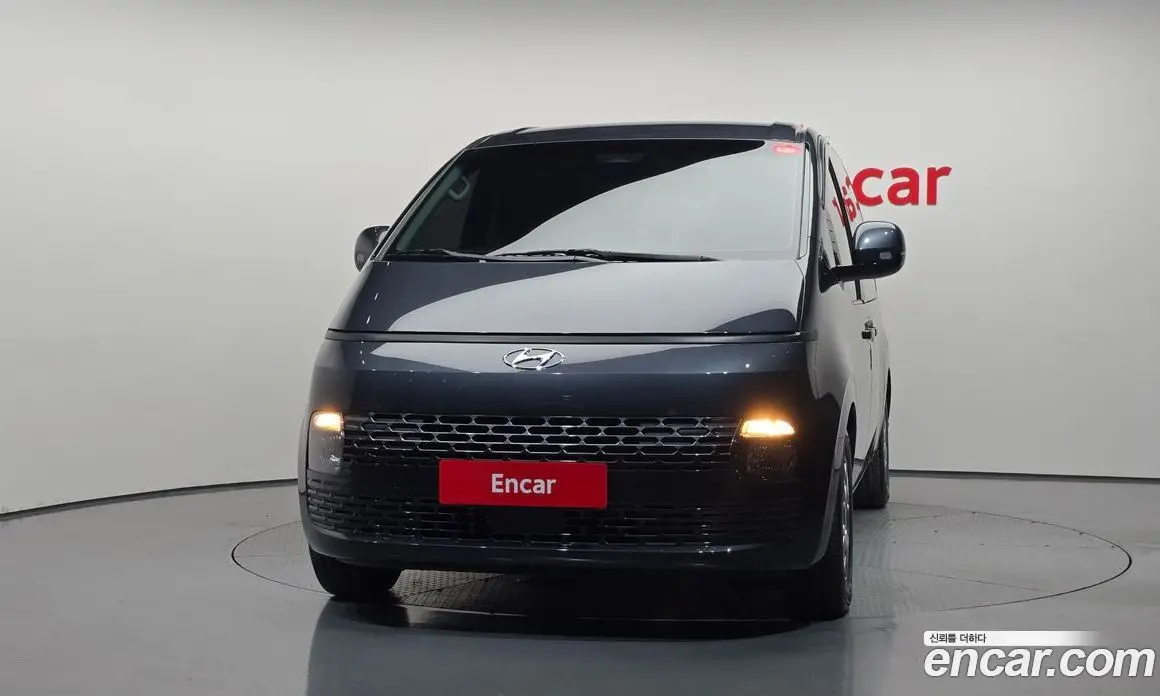 Hyundai Staria 2023 2.2 автомат (гидро), фото 3