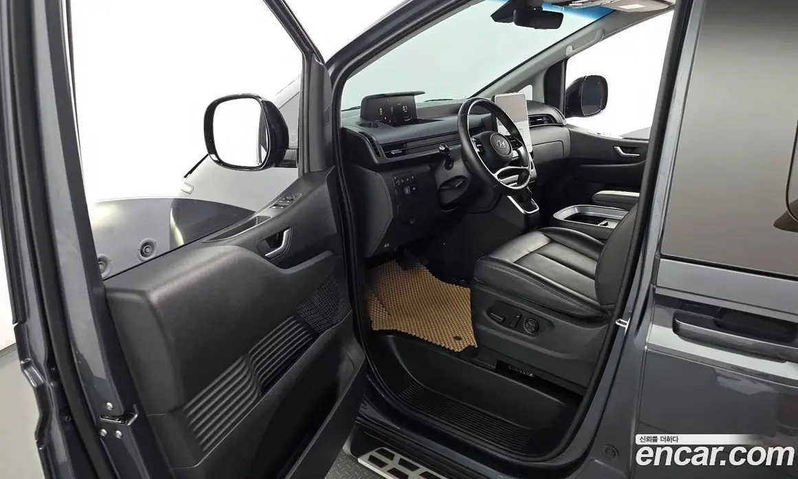 Hyundai Staria 2023 2.2 автомат (гидро), фото 13