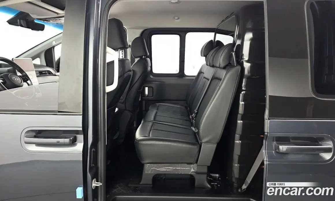 Hyundai Staria 2023 2.2 автомат (гидро), фото 17