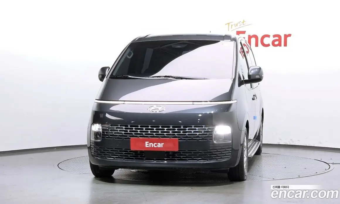 Hyundai Staria 2023 2.2 автомат (гидро), фото 3