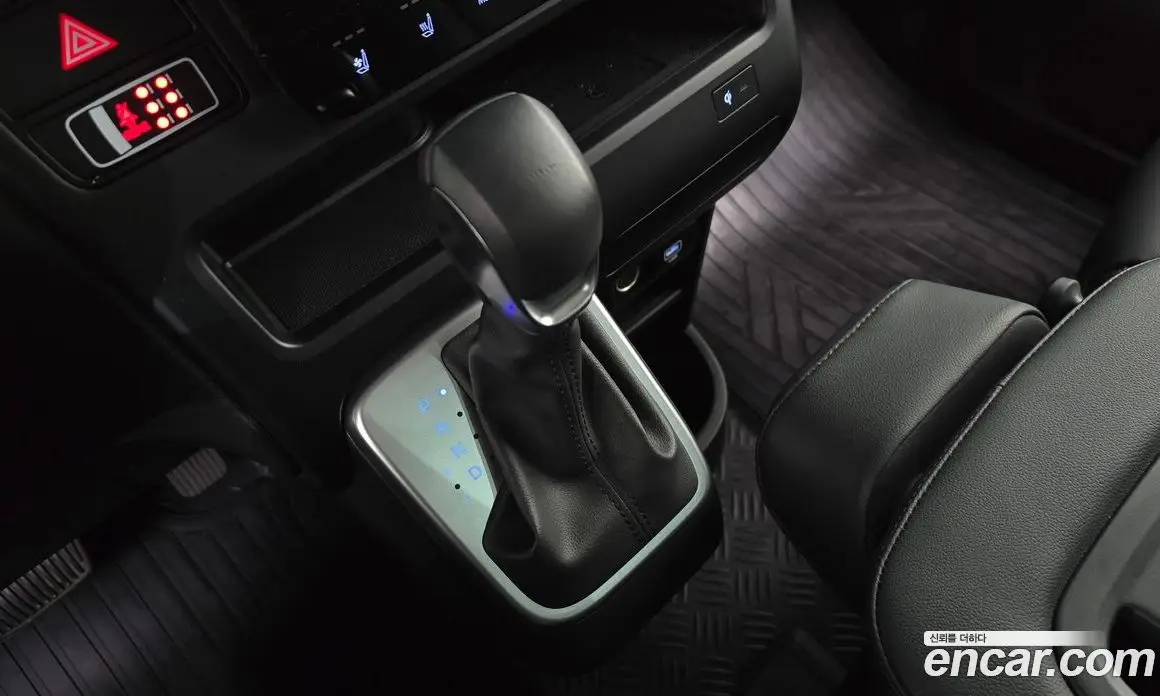 Hyundai Staria 2024 2.2 автомат (гидро), фото 12