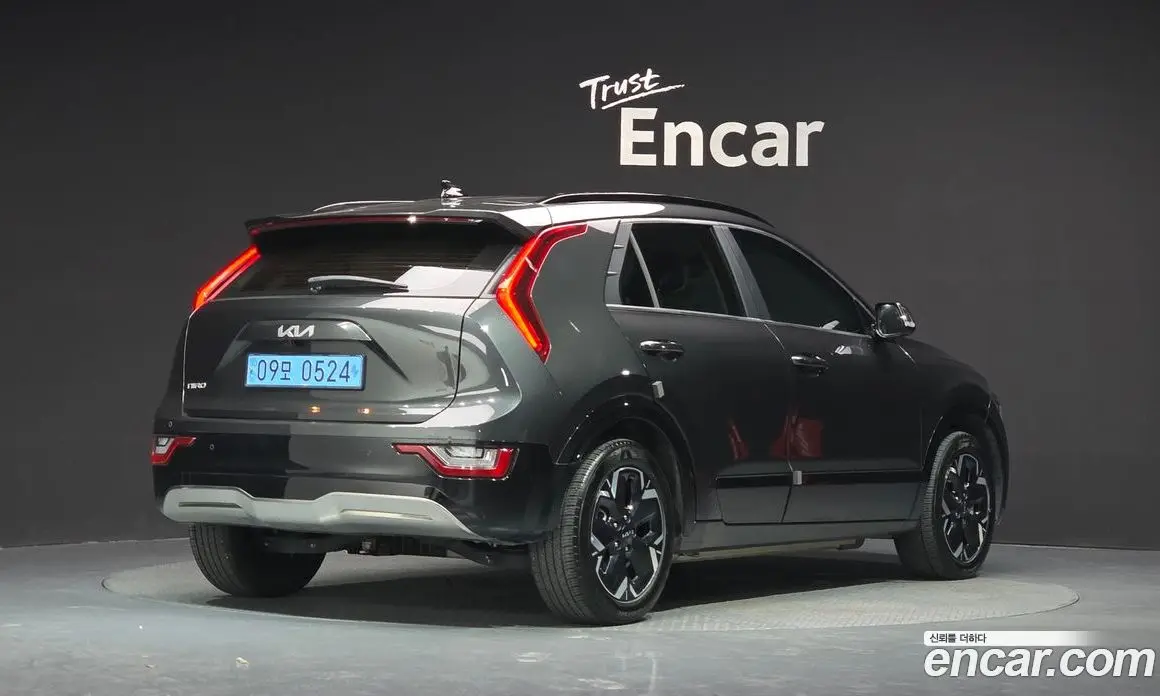 Kia Niro 2023 0.1 автомат (гидро), фото 2