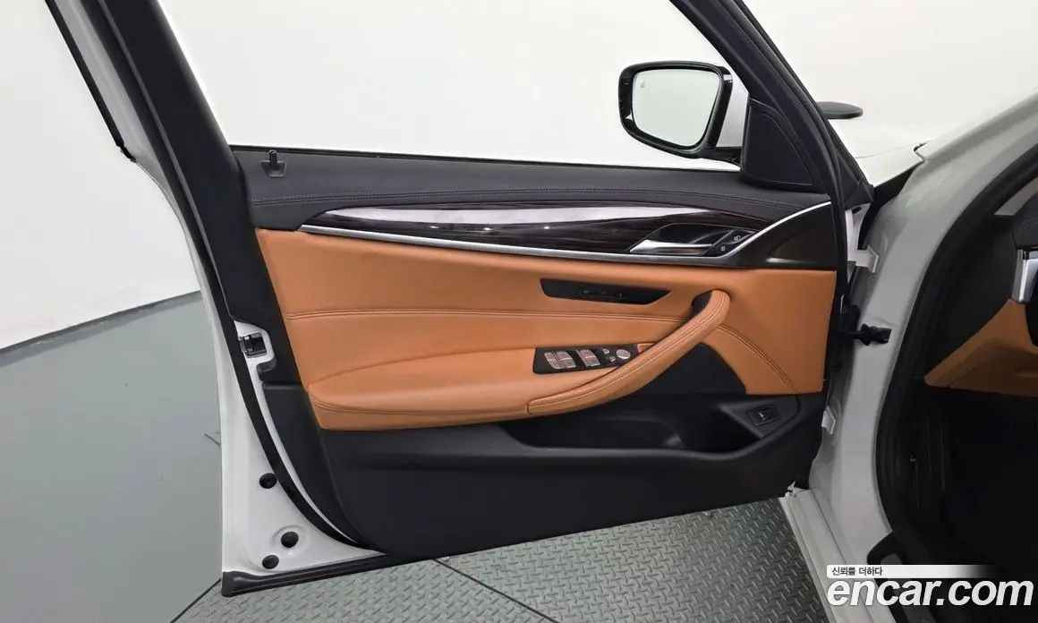 BMW 5 серия 2023 2.0 автомат (гидро), фото 14
