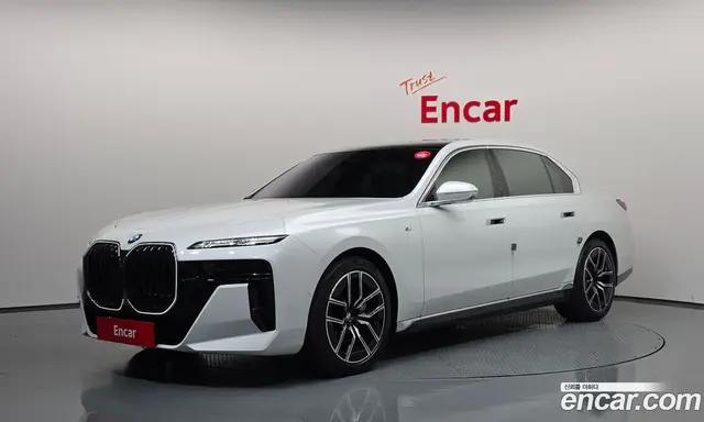 BMW 7 серия, 2025, 5 696 км