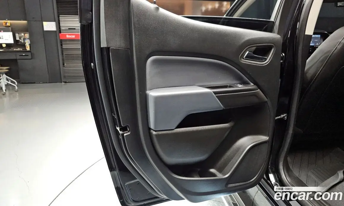 Chevrolet Colorado 2022 3.6 автомат (гидро), фото 15