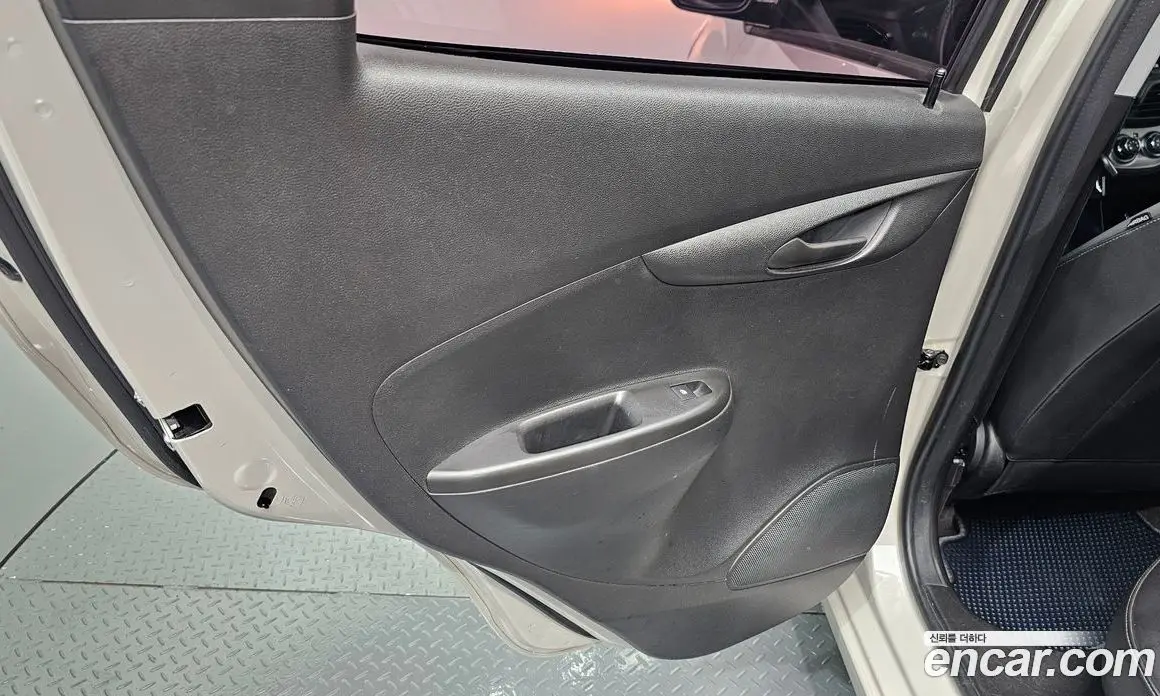 Chevrolet Spark 2015 1.0 автомат (гидро), фото 14