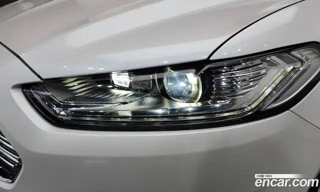 Ford Mondeo 2017 2.0 автомат (гидро), миниатюра 8
