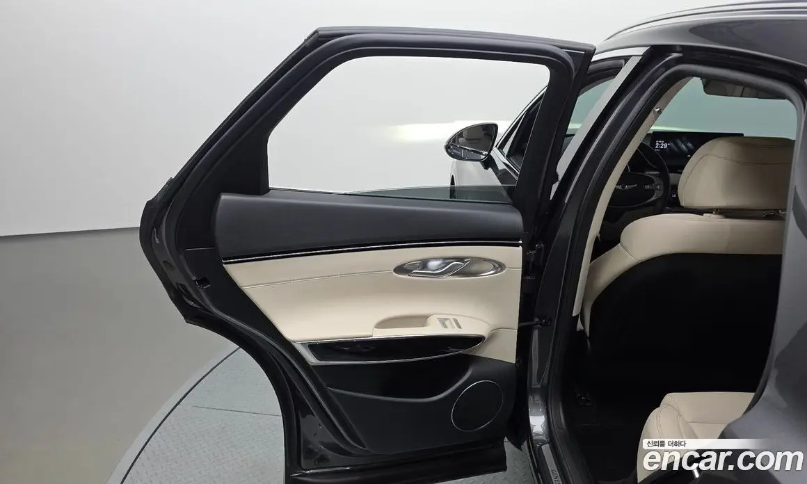 Genesis GV70 2021 2.5 автомат (гидро), фото 15 Genesis GV70 2021 2.5 автомат (гидро), фото 15