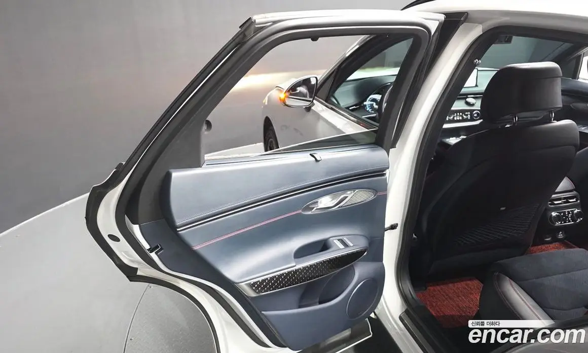 Genesis GV70 2021 2.5 автомат (гидро), фото 14 Genesis GV70 2021 2.5 автомат (гидро), фото 14