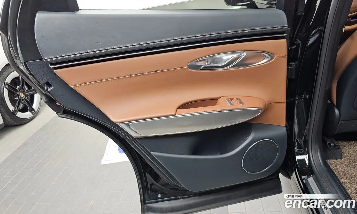 Genesis GV70 2023 2.5 автомат (гидро), фото 15 Genesis GV70 2023 2.5 автомат (гидро), фото 15