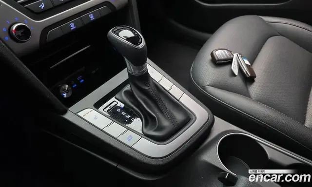Hyundai Avante 2018 1.6 автомат (гидро), миниатюра 11