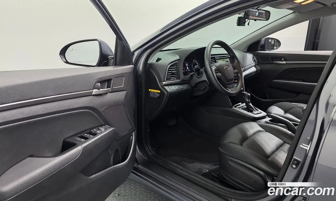 Hyundai Avante 2018 1.6 автомат (гидро), фото 12