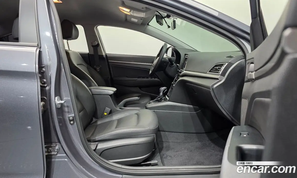 Hyundai Avante 2018 1.6 автомат (гидро), фото 15